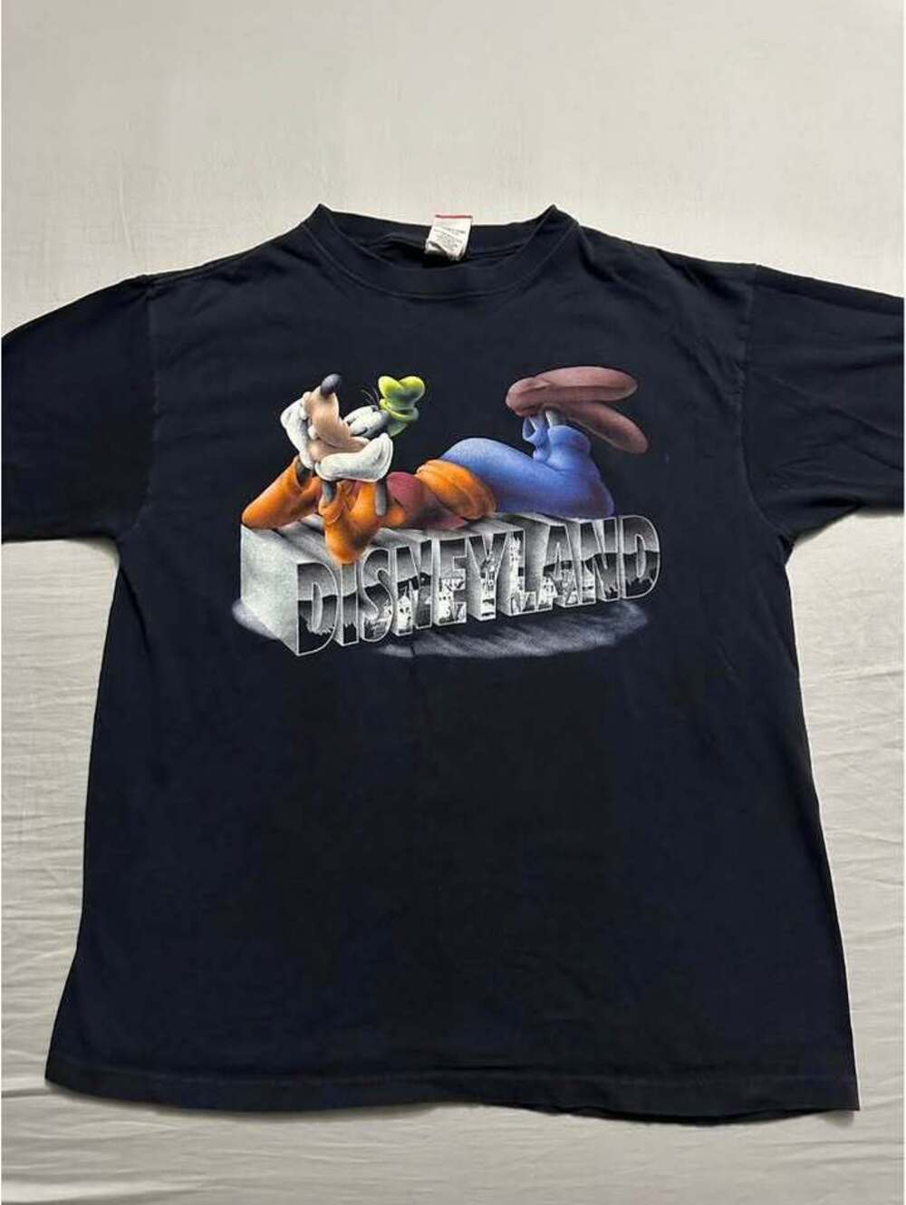 Vintage Disnelyland Goofy Tee Mens Size Large
Made in USA Used Good $30